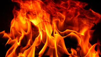 Фотография к новости: Қарағандыда құтқарушылар өрттен 20 адам эвакуациялады