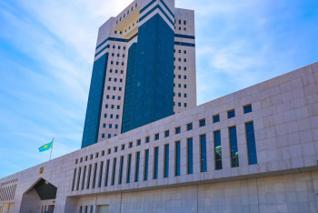 Фотография к новости: Олжас Бектенов экономиканы дамыту жөнінде кеңес өткізді