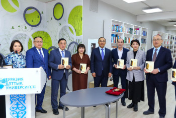 Фотография к новости: Абай Құнанбайұлының мұрасын дәріптейтін кітаптардың тұсаукесері өтті