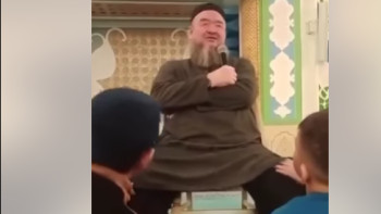 Фотография к новости: Медреседе бас ұстазының аяғын уқалаған адамдар анықталды