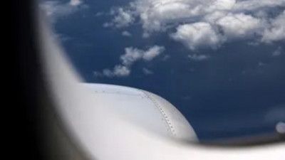 Жолаушылар ұшағы апатты жағдайда қонды: Зардап шеккендер бар