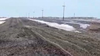 Фотография к новости: Тұрғындар балшыққа батып, ауылға жете алмай жатыр