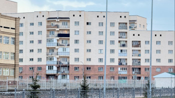 Фотография к новости: Жетісуда жаңа үйлердің сылағы түсіп жатыр