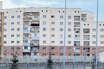 Фотография к новости: Жетісуда жаңа үйлердің сылағы түсіп жатыр