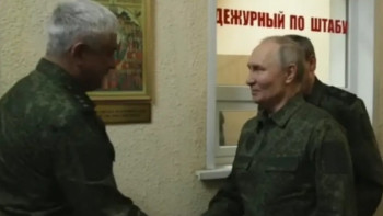 Фотография к новости: Путин әскери форма киіп, Курскке барды