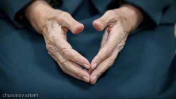 Фотография к новости: Аманжол Әлтай баласы тастап кеткен қариялардың мәселесін көтерді