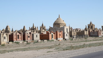 Фотография к новости: Сенатор VIP-зираттарға қарсы шықты