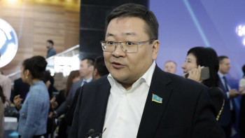 Фотография к новости: "Біз кімбіз?", "Қайдан шықтық?". Депутат құрылтайда ұсыныс айтты