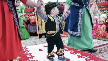 Фотография к новости: Жетісуда 300 баланың тұсауы кесіледі