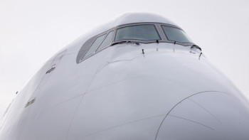 Фотография к новости: Әуежайға қонған жолаушылар ұшағы өртке оранды