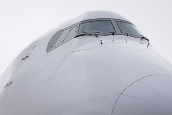 Фотография к новости: Әуежайға қонған жолаушылар ұшағы өртке оранды