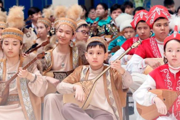 Фотография к новости: Наурыз мерекесінде елімізде оқушылар бір мезгілде күй тартады