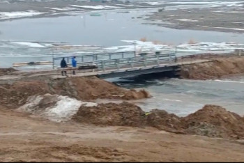 БҚО-да көпірді су шайып кетті