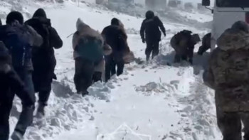 Фотография к новости: Абай облысында жүзге жуық адам қар құрсауында қалды