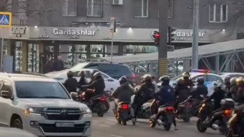 Фотография к новости: Алматыда мопедшілер жол ережесін бұзып, тәртіпсіздік жасады