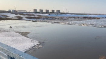 Фотография к новости: Ақтөбе облысындағы айналма жолда су тасыды