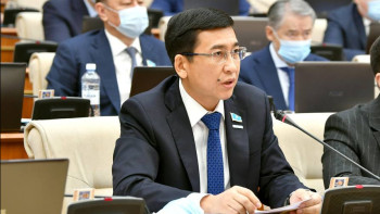 Фотография к новости: Болашақта кімнің жалақысы көтерілуі мүмкін? – Аймағамбетов жауап берді