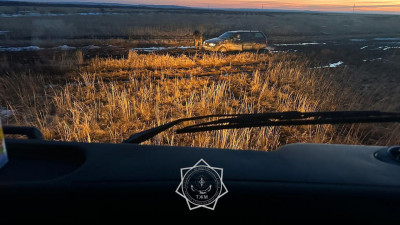 Қарағандыда екі адам балшықтан шығарылды