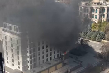 Фотография к новости: Алматыда қонақүйден өрт шықты