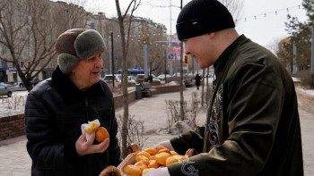 Фотография к новости: Астанада Наурыз мейрамына орай 1000 дана бауырсақ таратылды