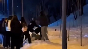 Фотография к новости: Алматыда оқушы қызды қатарластары аяусыз соққыға жыққан