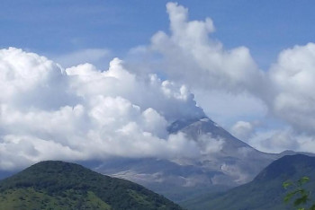 Фотография к новости: Танымал курортта жанартау атқылап, әуе рейстері тоқтатылды