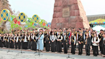 Фотография к новости: Алматыда 5 мыңнан астам адам Абай әндерін орындады