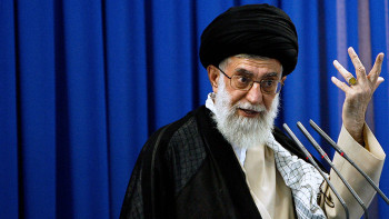 Фотография к новости: "Оңбай таяқ жейді": Иранның рухани көсемі АҚШ-қа ескерту жасады