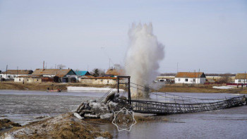 Фотография к новости: Ақтауда жаңбыр суы аулаларды басып қалды