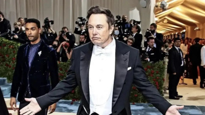 Илон Маск екі айда 148 млрд долларынан айырылды