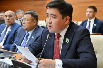 Фотография к новости: "Құндақтаулы күйінде мәйітханадан алып шықты". Депутат ана мен бала өміріне алаңдаулы