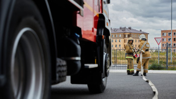 Фотография к новости: "Көмекті күтпей, терезеден секірген". Астанада тұрғын үйден өрт шыққан
