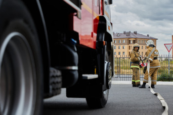 Фотография к новости: "Көмекті күтпей, терезеден секірген". Астанада тұрғын үйден өрт шыққан