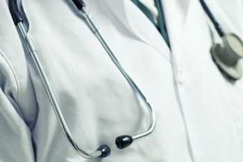 Колония дәрігері 15 мың орнына 214 мың теңге жалақы алған