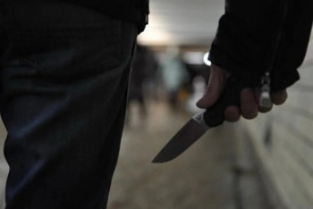 Ер адам көшеде пышақпен шабуыл жасады: 5 адам жарақат алды