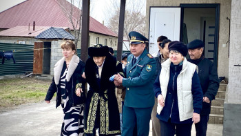 Фотография к новости: Жетісуда соғыс ардагеріне құрмет көрсетілді