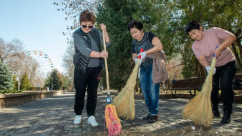 Фотография к новости: Талдықорғанда көктемгі тазалық жұмысы басталды