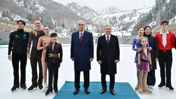 Фотография к новости: Қазақстан мен Өзбекстан президенттері «Медеу» спорт кешеніне барды