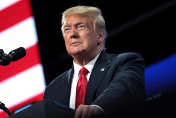 Трамп Ресейге де қосымша баж салығын енгізетінін мәлімдеді