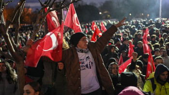 Фотография к новости: "Өтірік": Түрік полициясы 2,2 млн-нан астам адамның митингке қатысқанын жоққа шығарды
