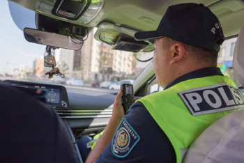 Туристерден ақша бопсалаған полицейге қылмыстық іс қозғалды