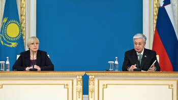 Фотография к новости: Қасым-Жомарт Тоқаев пен Наташа Пирц-Мусар БАҚ өкілдері үшін брифинг өткізді