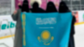 Фотография к новости: Арабша жазуы бар тумен фотоға түскен тағы бір қыз жазаға тартылды