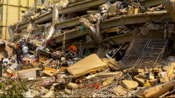 Фотография к новости: АҚШ жер сілкінісі болған елге  2 млн доллар береді