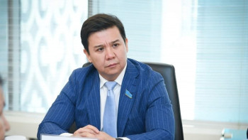 Фотография к новости: "Бізді үлкенді құрметте деп тәрбиеледі". Депутат қазіргі жастардың тәрбиесіне алаңдаулы