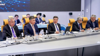 Фотография к новости: Олжас Бектенов цифрлық теңгені енгізу жөнінде кеңес өткізді