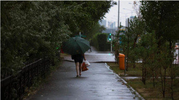 Фотография к новости: Жел, найзағай: бірқатар өңірде дауылды ескерту жарияланды