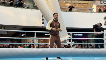 Фотография к новости: Жәнібек Әлімханұлы чемпиондық белбеуінен "айырыла жаздады"