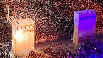 Фотография к новости: Ақтаудағы концертті 100 мыңға жуық көрермен тамашалады