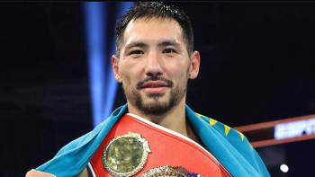 Фотография к новости: Президент кәсіпқой боксшы Жәнібек Әлімханұлын жеңісімен құттықтады